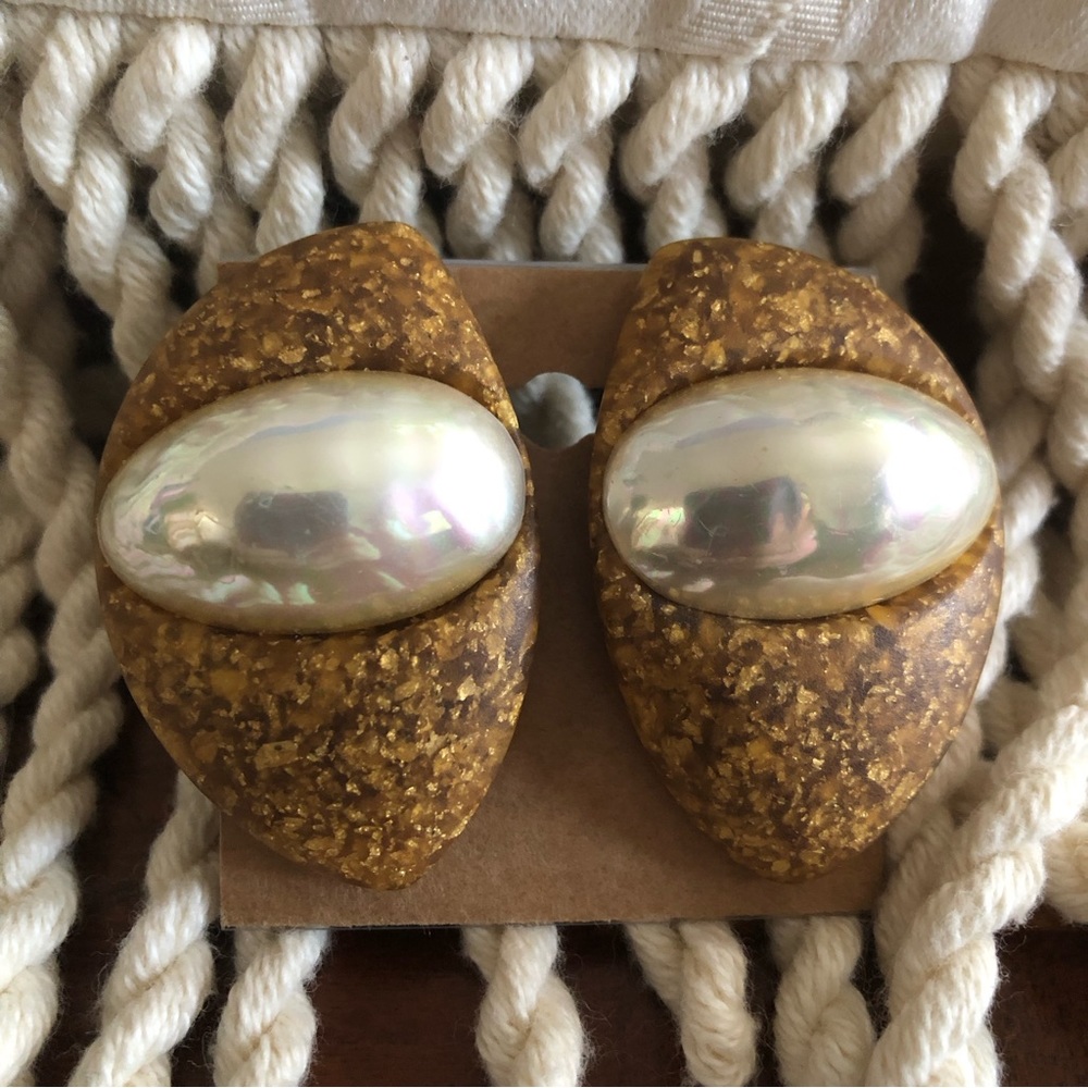 Vintage unique faux pearls speckled statement clip on earrings